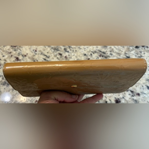 Authentic - Louis Vuitton Dune Vernis Sarah Wallet #4 - Picture 4 of 15